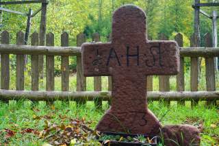 Sandsteinkreuz mit Initialen Hasenstabs