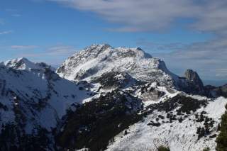 Hochplatte in den Ammerghaer Alpen von der Scheinbergspitze aus fotografiert.