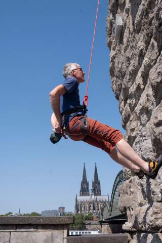 hohenzollernbruecke-koeln-klettern-dav-rheinland-koeln-2.jpg