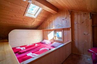 Schlafplätze in Lager auf Berghütte Schlafplätze in Lager auf Berghütte