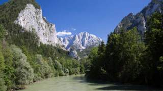 Enns - Die Enns hat sich eine tiefe Schlucht durchs Gesäuse gegraben. Foto: Iris Kürschner
