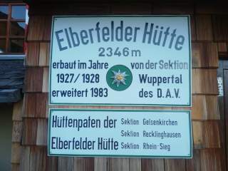Hütten- und Patenschild der Elberfelder Hütte