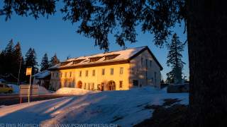 Hotel im Sonnenuntergangslicht.