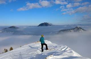 Blick vom Jochberg auf Rabenkopf, Benediktenwand und Hirschhörndlkopf.