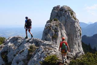 Bergsteiger:innen auf der Kampenwand-Überschreitung