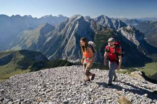 Zwei Menschen unterwegs im Karwendel