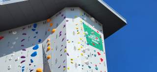 Klettern am Kletterturm im DAV Alpinzentrum Erding