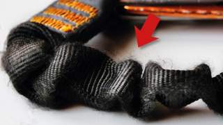Klettersteigset mit aufgepelzten Lastarmen.