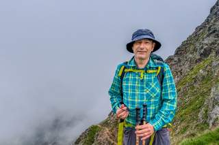 Ein Wanderer in den Bergen.