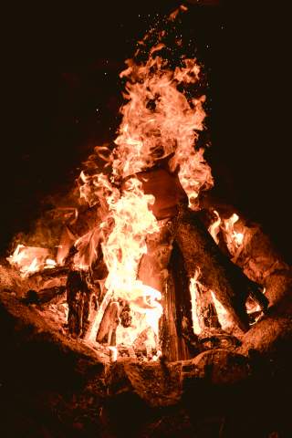 Brennendes Lagerfeuer