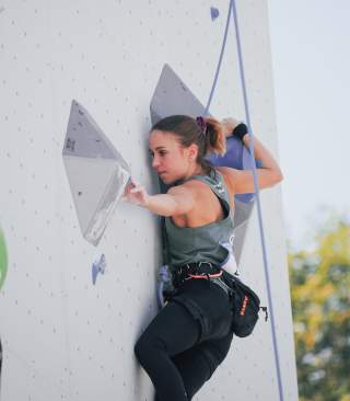 Laura Nesciobelli an der Kletterwand.