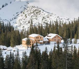 Hütte im Winter