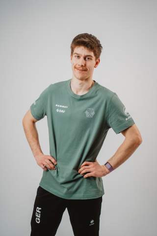 Porträt Leander Carmanns vom Perspektivkader Klettern.