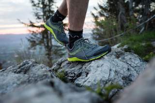 Fokus auf leichte Wanderschuhe
