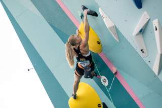 Lucia Dörffel an der Leadwand bei den Olympischen Spielen 2024.