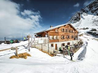 Hütte im Winter Hütte im Winter