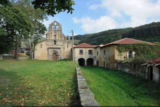 Blick auf altes Kloster