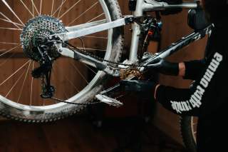 Fokus auf Antrieb eines Mountainbikes