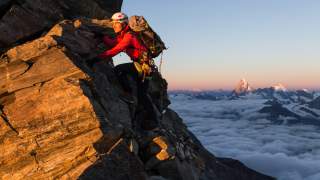 Aufstieg zum Dirruhorn mit Sicht aufs Matterhorn
