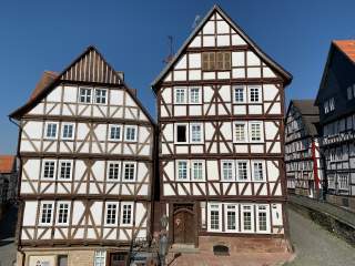 Fachwerkhäuser mit enger Gasse