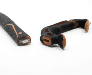 Abgebrochene Griffe mit schwarzem und orangefarbenem Gummiüberzug auf weißem Hintergrund.