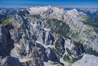Blick ins Oberreintal mit der Zugspitze im Hintergrund