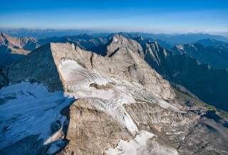 Blick auf den Nordgrat und die Gletscher des Olperers in der Abendsonne.