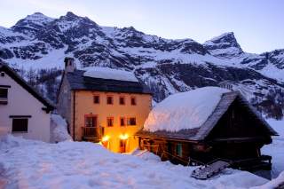 Berghütte in Abendstimmung