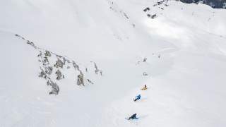 Drohnenaufnahme von der Abfahrt zum Rifugio Celso Gilberti.