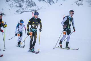 Skimo Athleten im Schneetreiben