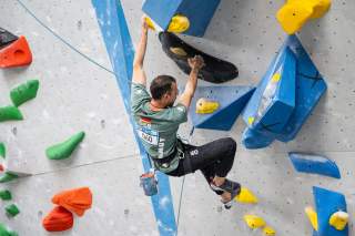 Philipp Hrozek an der Kletterwand.