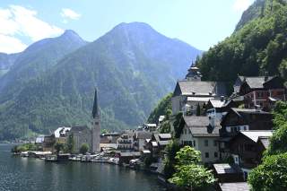 Hallstatt liegt malerisch am Hallstätter See