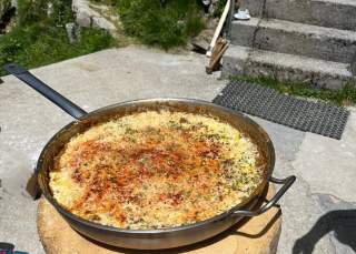 Das Tiroler Kasmuas auf der Augsburger Hütte.