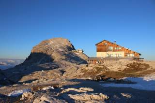 Abendstimmung am Rifugio Rosetta in den Dolomiten.