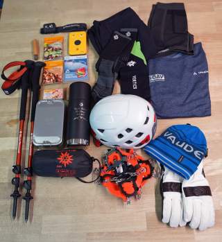 Gar nicht so leicht, alles im Rucksack zu verstauen. Zum Glück gibt es ein paar Tricks. Foto: Franziska Simon/Anika Biedermann