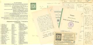 Mehrere gelblich vergilbte Dokumente liegen übereinander, darunter ein Midgliederverzeichnis, die Satzung der Sektion Aachen und mehrere Briefe. Alle Dokumente sind in alter Schrift gehalten.