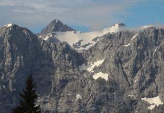 Blick von der Tölzer Hütte am Montag zum Karwendelhauptkamm.