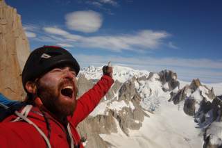 Kletterer Sean Villanueva an einem der Gipfel der Fitz-Roy-Gruppe