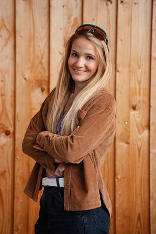 2024_stg_einkleidung_pallertatjana_casual_nilslang_lr_052-preview.jpg