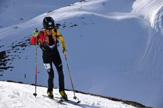 Skimo Athlet im Aufstieg