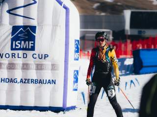 Tatjana Paller (DAV Tölz) abgekämpft im Ziel beim Sprintfinale in Shahdag (AZE).