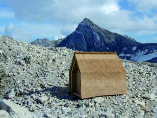 Reetverkleidung am Nebengebäude der Mannheimer Hütte