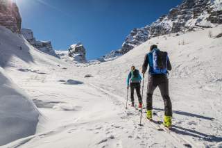 Zwei Skibergsteiger unterwegs auf Skitour im Watzmannkar