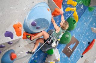 Korbinian Franck an der Kletterwand.