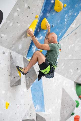 Nicholas Perreth an der Kletterwand.