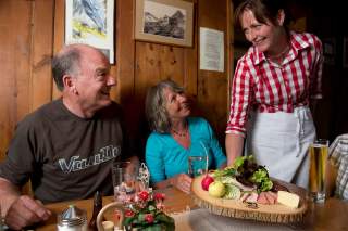 Brotzeit mit regionalen Spezialitäten