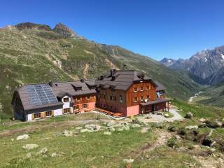 Das erste Etappenziel der Pitztal-Tour, das Taschachhaus, Foto: Christoph Eder
