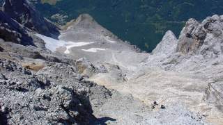Schneekar - Tiefblick vom Ausstieg der Route am Südwestgrat.