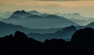 Blick nach Osten vom Gipfel der Birkkarspitze.