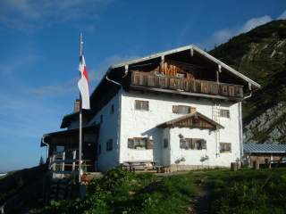 Berghütte im Sommer